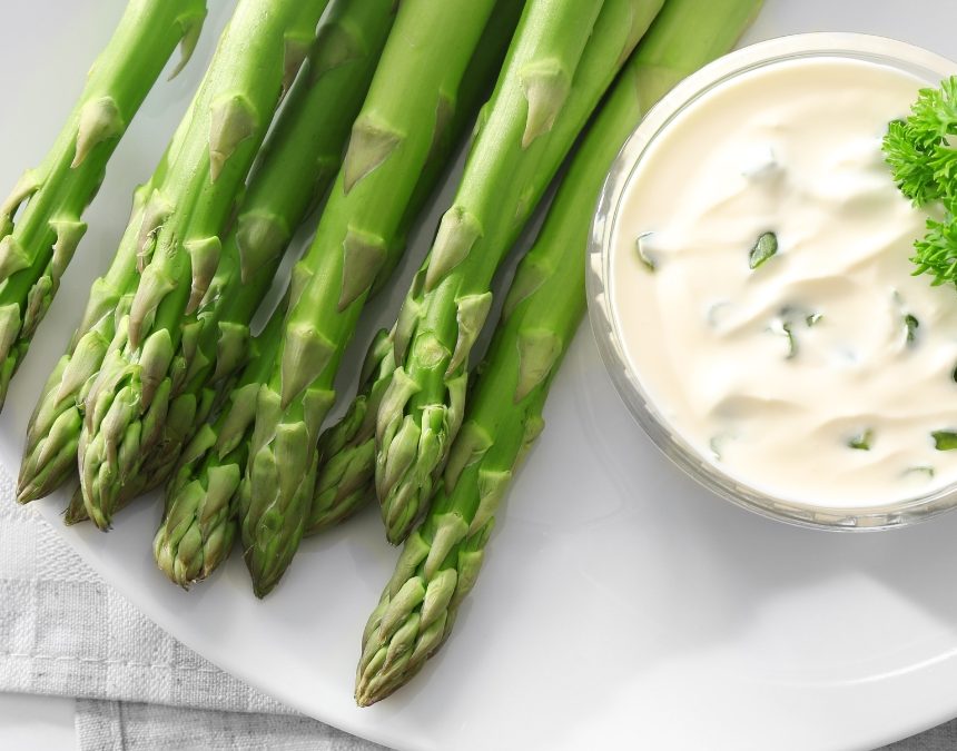 Asperges vertes et sauce blanche