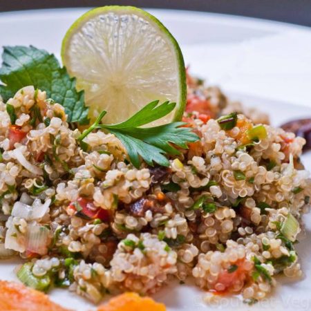 Taboulé de quinoa aux figues et abricots secs