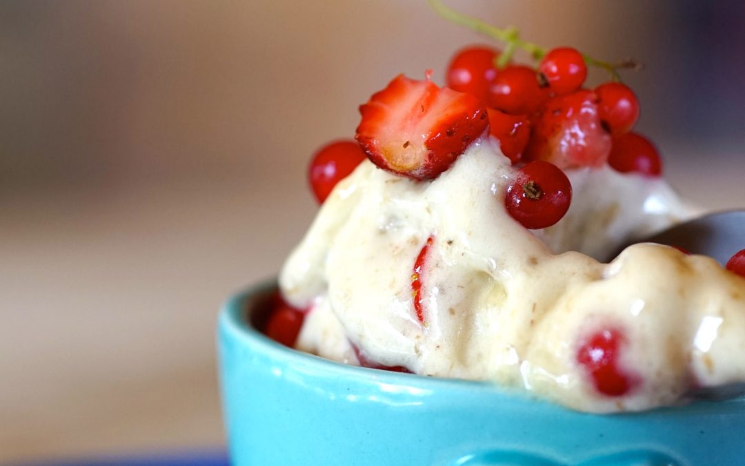 Crème glacée vanille et éclats de fraise