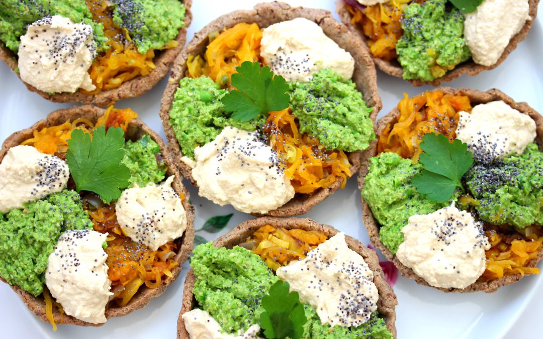 Tartelette colorée courge, pesto vert et crème cajou