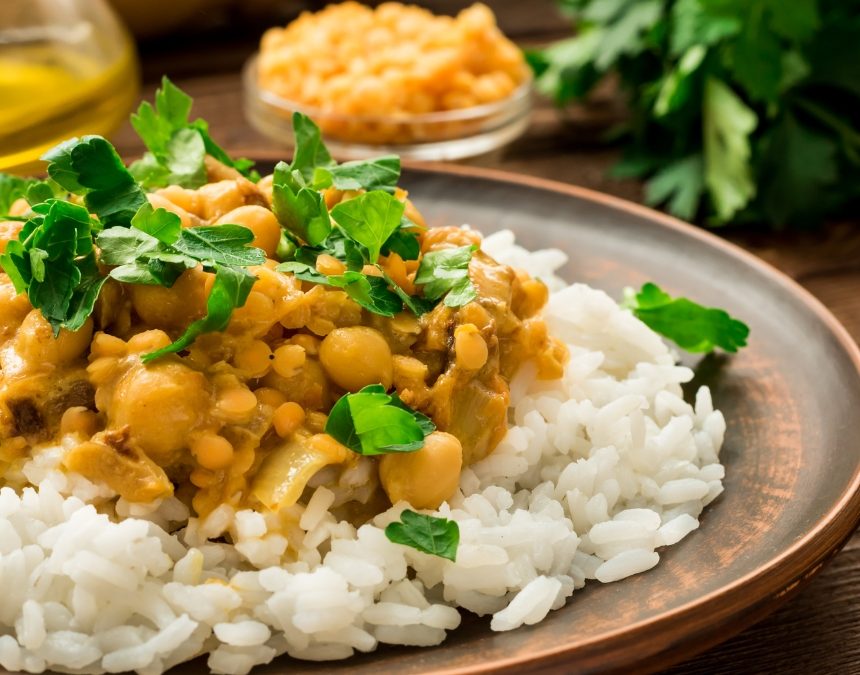 Dhal de lentilles corail, pois chiches et courgettes