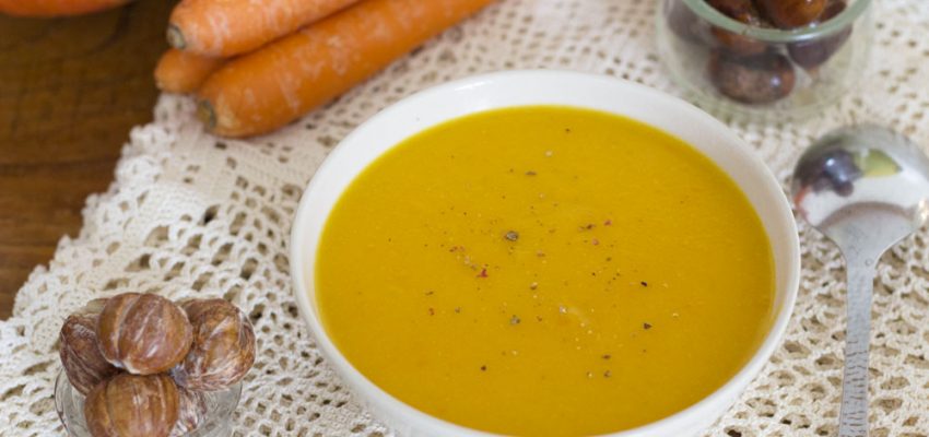 Soupe crémeuse aux carottes et lait de coco