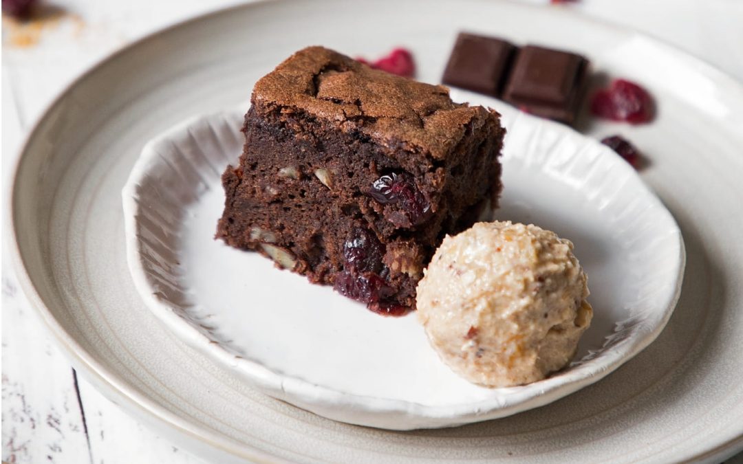 Cubes de brownie et sundae caramel