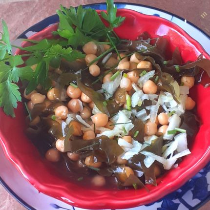 Salade d&rsquo;algue kombu royal et de pois chiches
