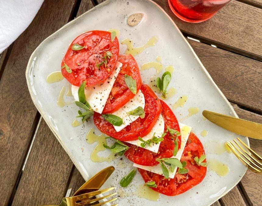Salade tomates et mozzarella végétale