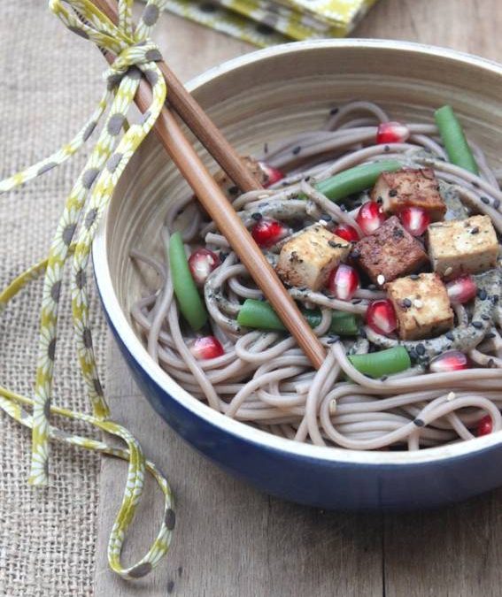 Soba à la crème de sésame noir et grenade
