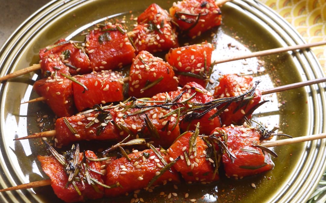 Brochettes de pastèque au romarin