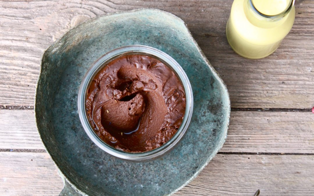 Houmous au chocolat et sa crème anglaise végétale