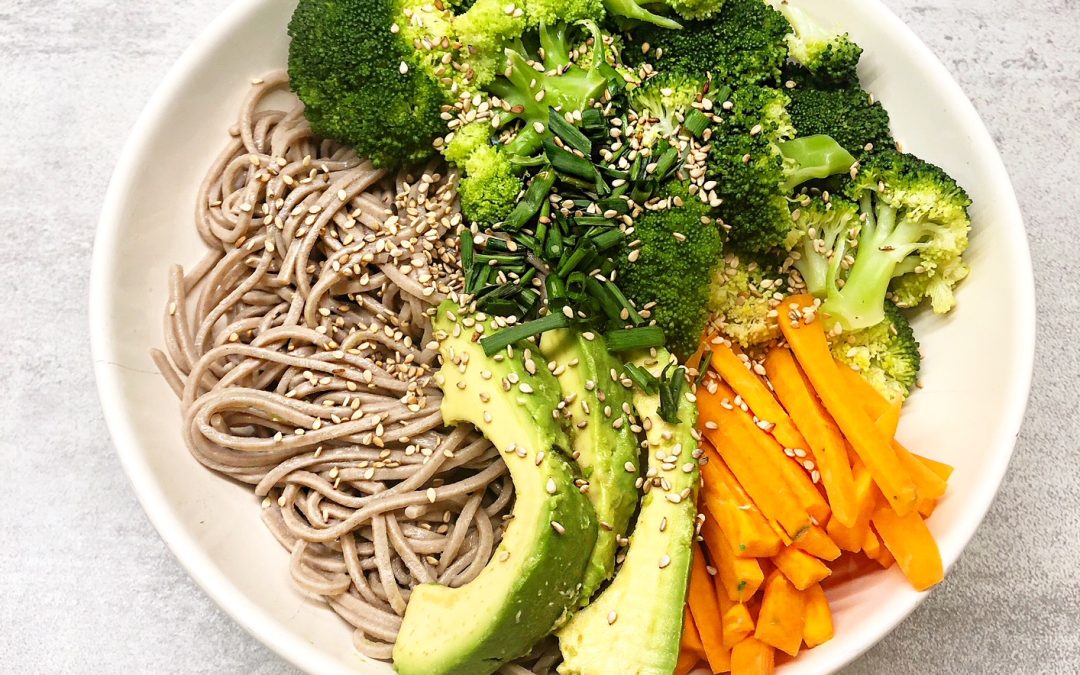 Soba Bowl aux légumes et à la sauce tamari
