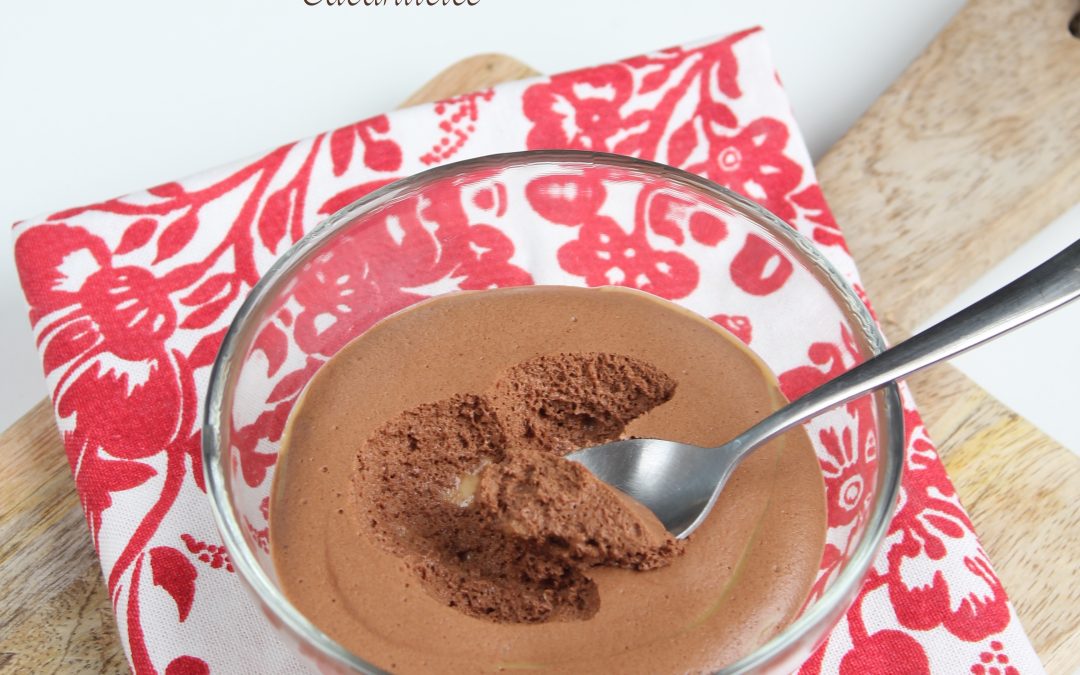 Mousse au chocolat et sa sauce à la cacahuète