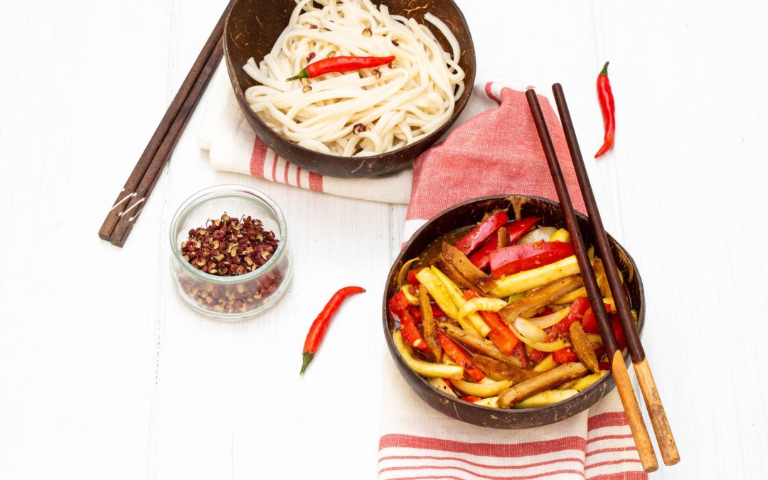 Nouilles Udon et sauce au poivre Szechuan