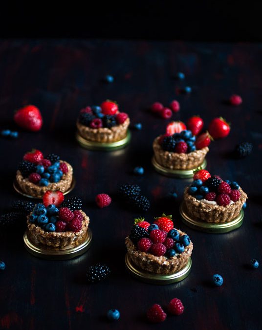 Tartelettes véganes et crues aux fruits rouges