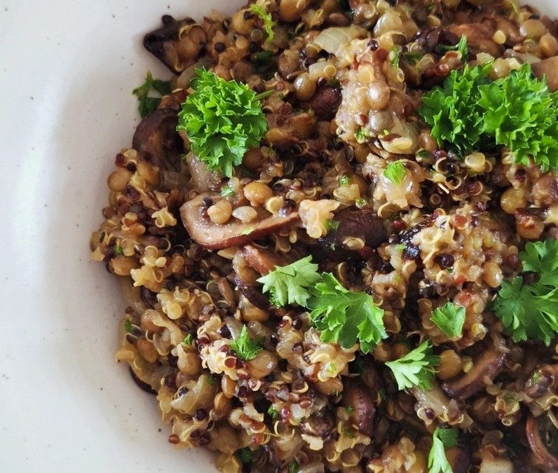 Lentilles vertes, quinoa et champignons