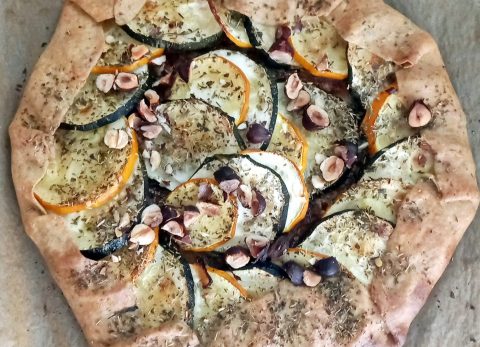 Recette Tarte rustique courgettes oignons confits et noisette