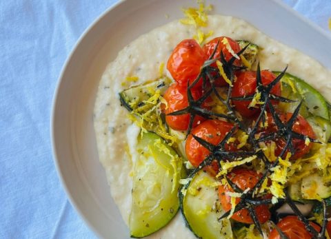Recette Courgettes et tomates rôties & crème de haricots blancs au citron