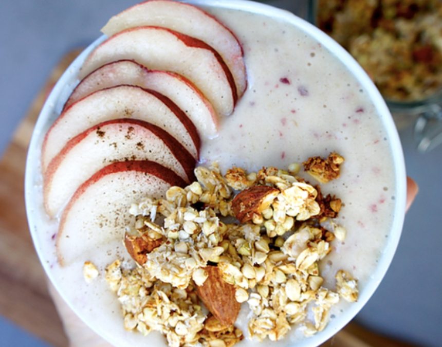 Smoothie-bowl végétal à la pêche