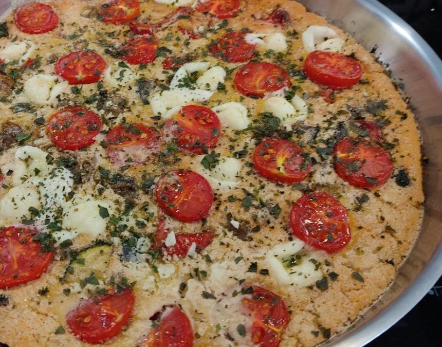 Frittata végane aux courgettes, poivrons, aubergine, tomates et fêta