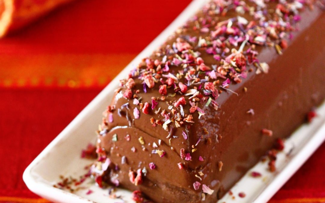 Bûche de châtaigne, crème pralinée à la cardamome végane