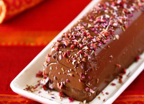 Recette Bûche de châtaigne, crème pralinée à la cardamome végane