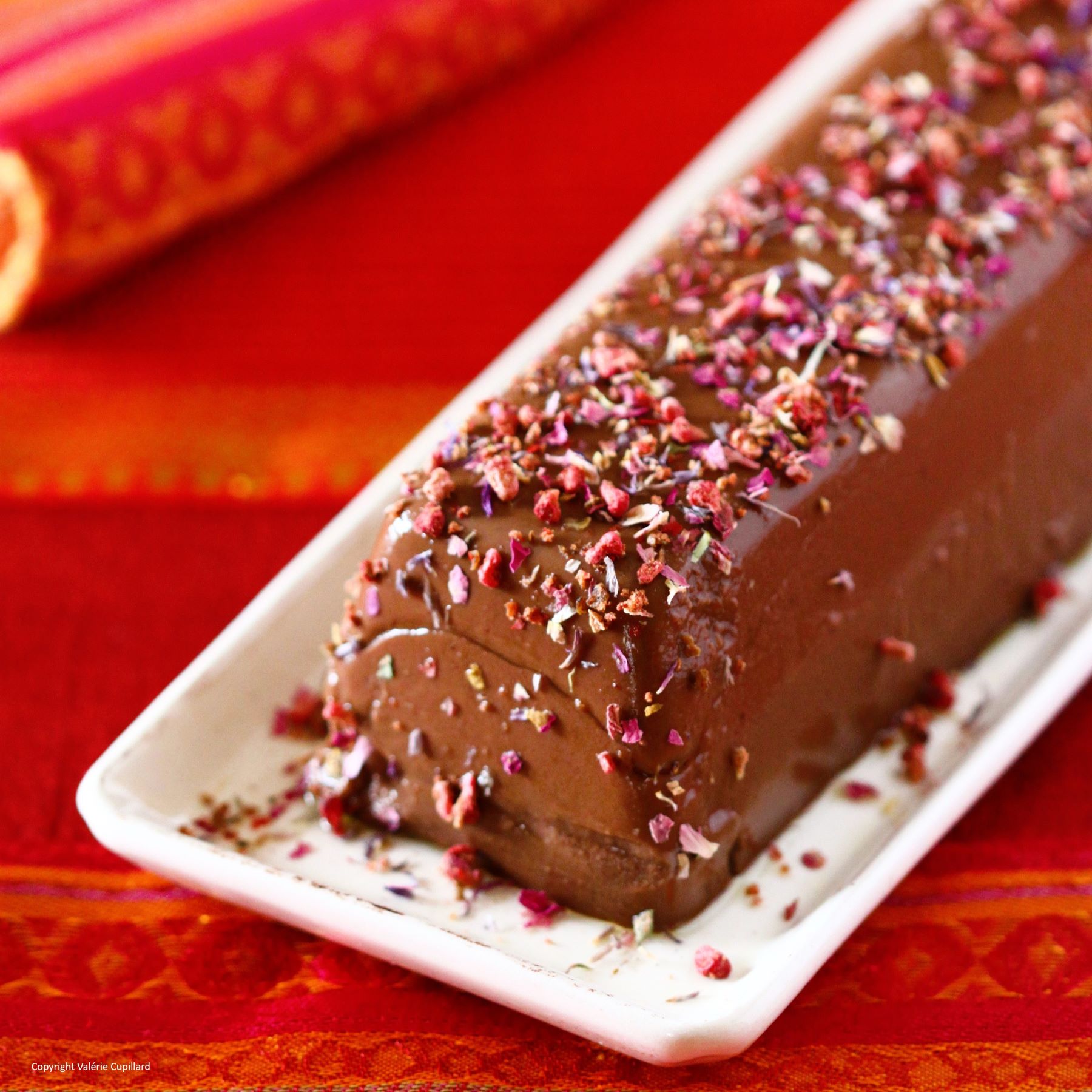 Bûche de châtaigne, crème pralinée à la cardamome