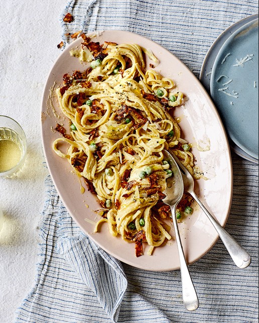 Carbonara vegan crémeuse au “bacon” de noix de coco